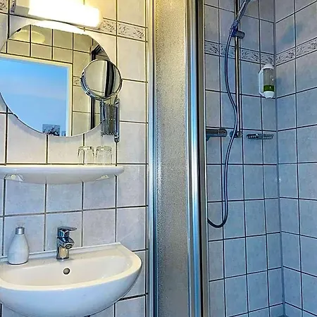 Otel Hotel-pension Hommen 3*